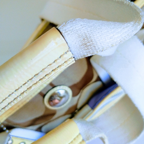 Coach Daisy Signature Khaki Shoulder Bag - Picture 9 of 15